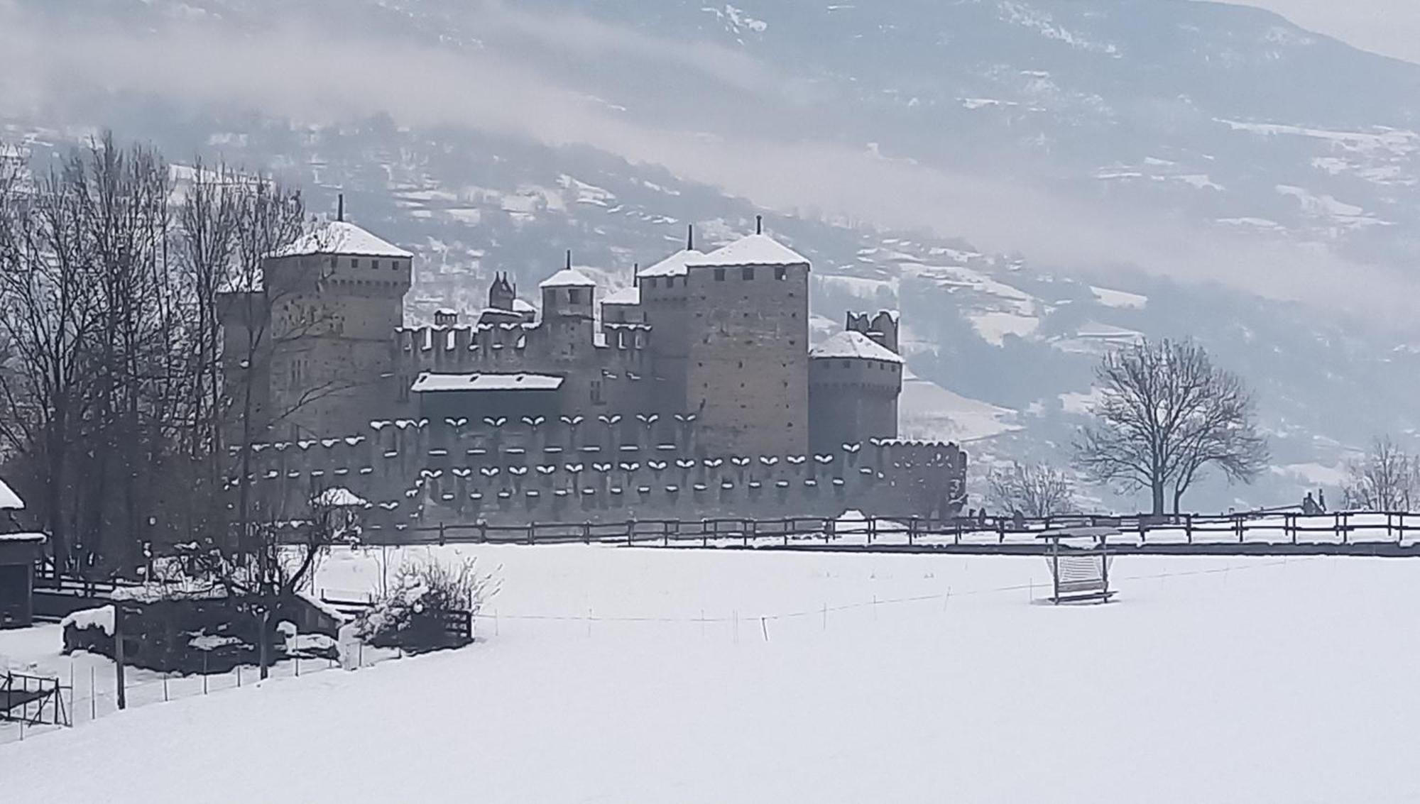 Willa Vue Du Chateau Fénis Zewnętrze zdjęcie