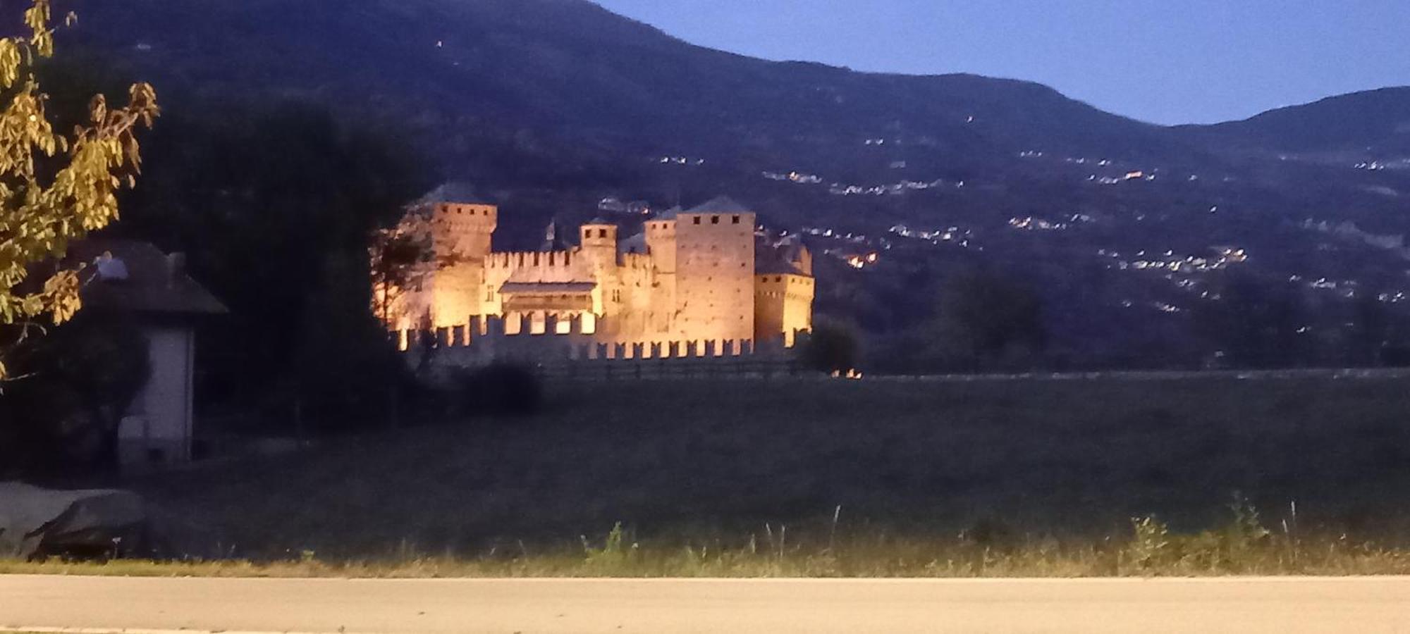 Willa Vue Du Chateau Fénis Zewnętrze zdjęcie